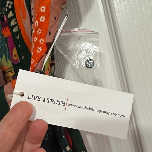 NWT vibrant lightweight dress live for truth size medium - Picture 5 of 10